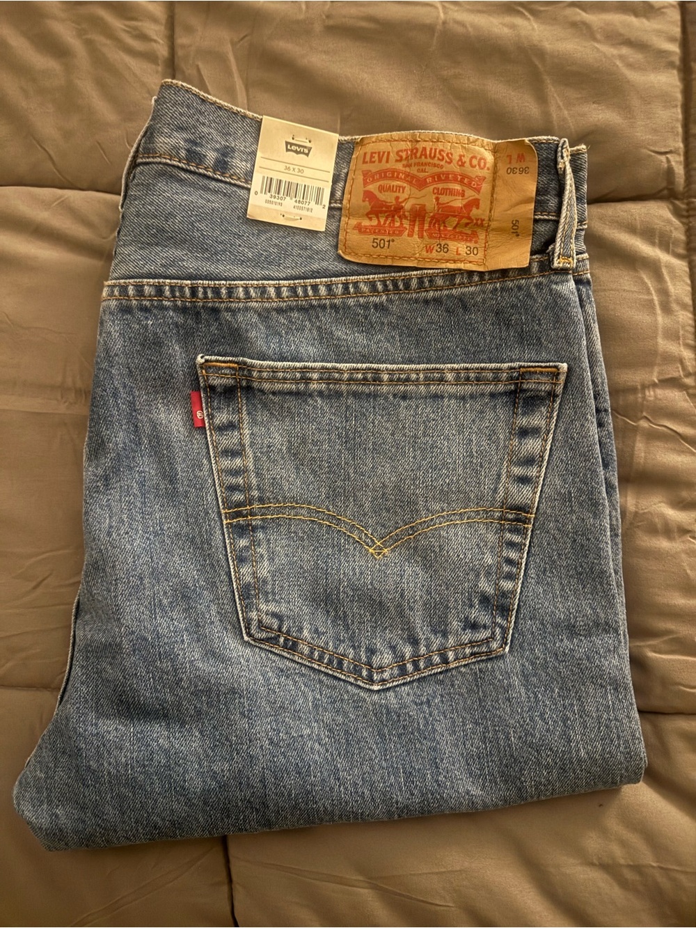 Levi's Straight Leg Men's Jeans - Medium Blue Denim
